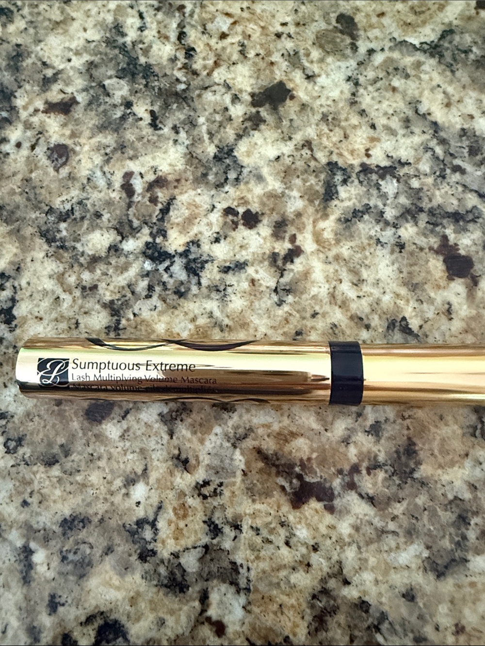 Estée Lauder Sumptuous Extreme Mascara in Black